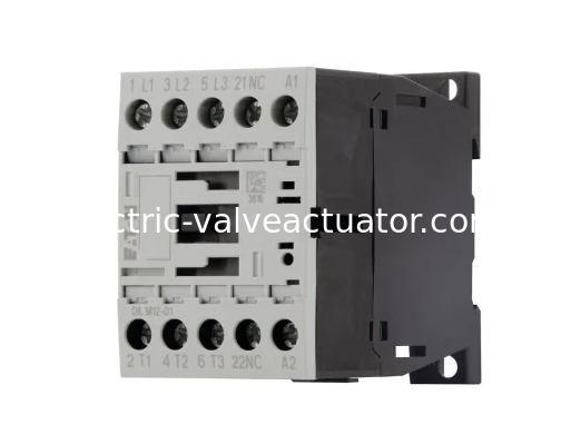 Bom preço. Contator Eaton DLM12-01, tensão da bobina 24V AC, potência nominal 5,5 kW em linha